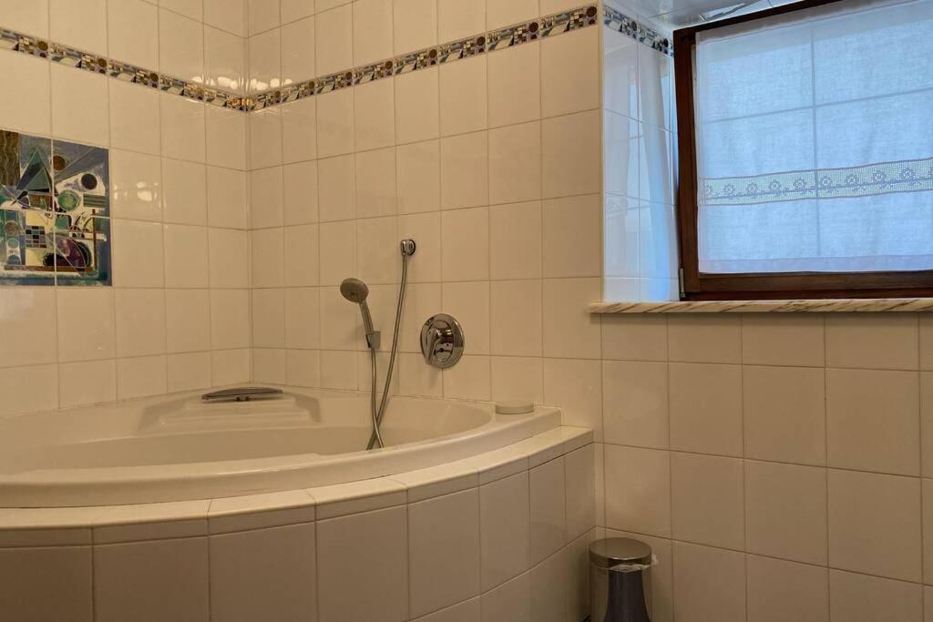 Grosse Wohnung Mit Garagenparkplatz Fiè Exteriér fotografie